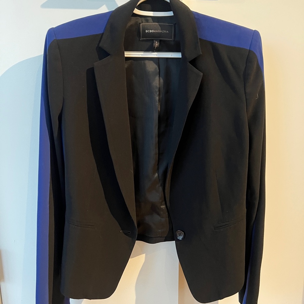 BCBGMaxAzria Women's Black and Blue Blazer